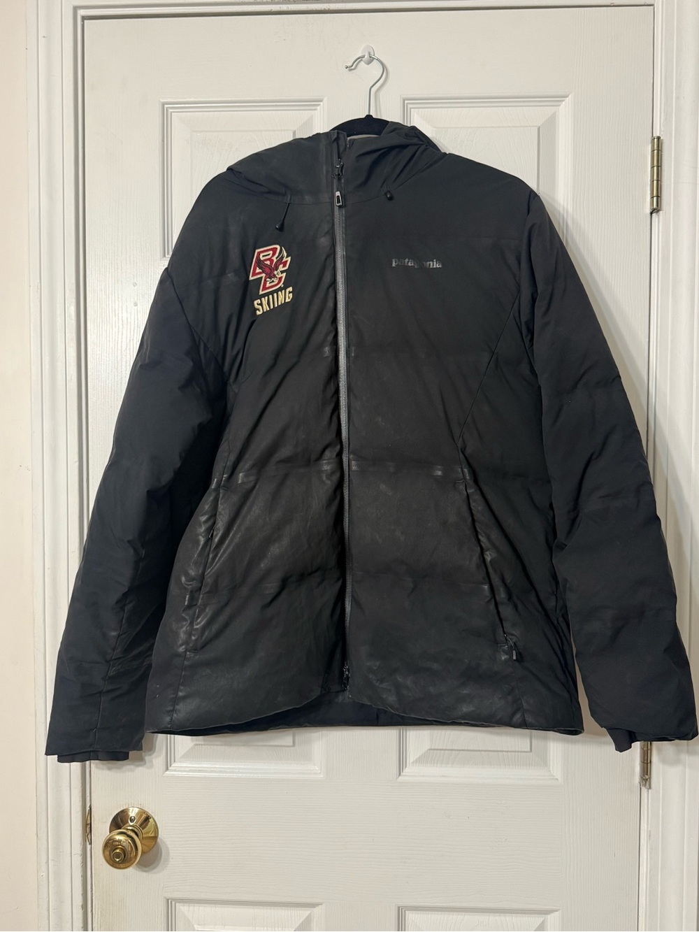 Patagonia Jackson Glacier Down Jacket Men’s L Black Boston College BC Skiing